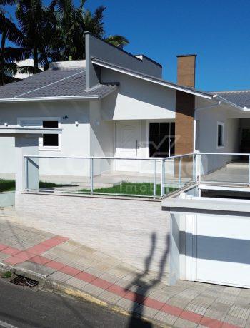 Casa de alvenaria de 4 dormitórios (1 suíte) em São Ludgero/SC
