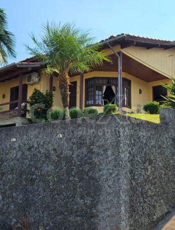 Casa de esquina com 3 dormitórios (1 suíte) na Bela Vista em São Ludgero/SC